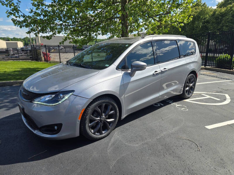 2020 Chrysler Pacifica Limited Red S