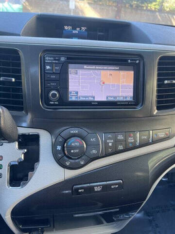 2012 Toyota Sienna SE 8-Passenger