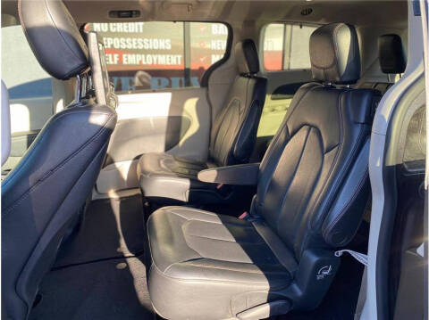 2017 Chrysler Pacifica Touring-L Plus