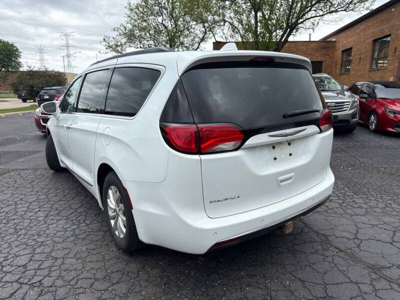 2017 Chrysler Pacifica Touring-L