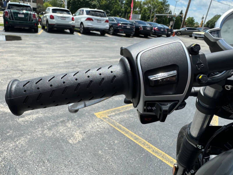 2024 Moto Guzzi V9 Bobber