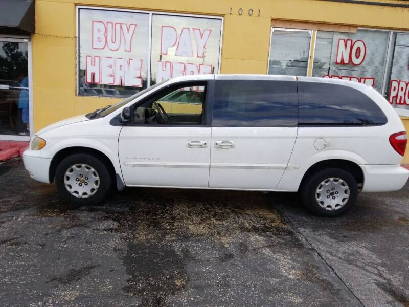2001 Chrysler Town and Country for sale at BSS AUTO SALES INC in Eustis FL