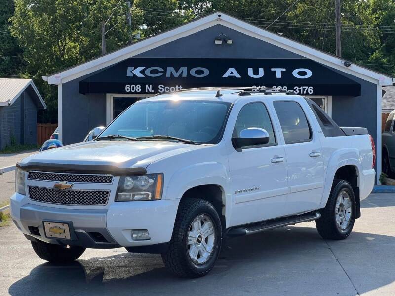 2007 Chevrolet Avalanche for sale at KCMO Automotive in Belton MO