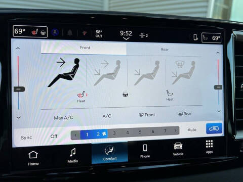 2025 Chrysler Voyager LX