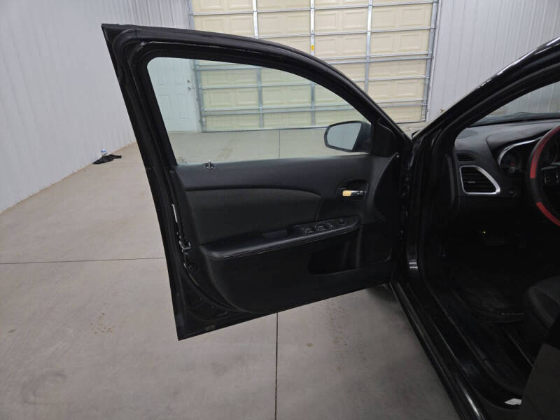 2012 Dodge Avenger SE V6