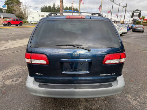 2001 Toyota Sienna LE