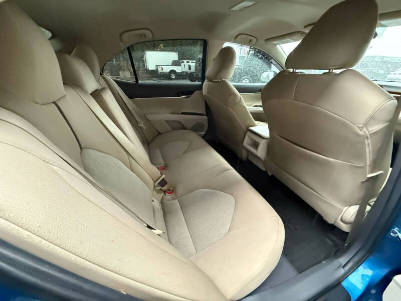 2019 Toyota Camry Hybrid LE