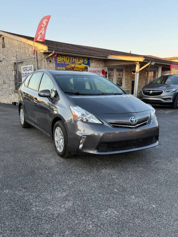 2014 Toyota Prius v Five