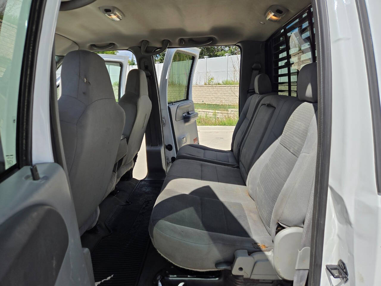 2004 Ford F-550 Super Duty 57