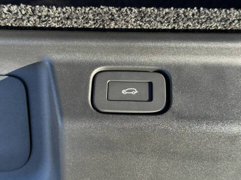 2025 Land Rover Range Rover P400 SE LWB