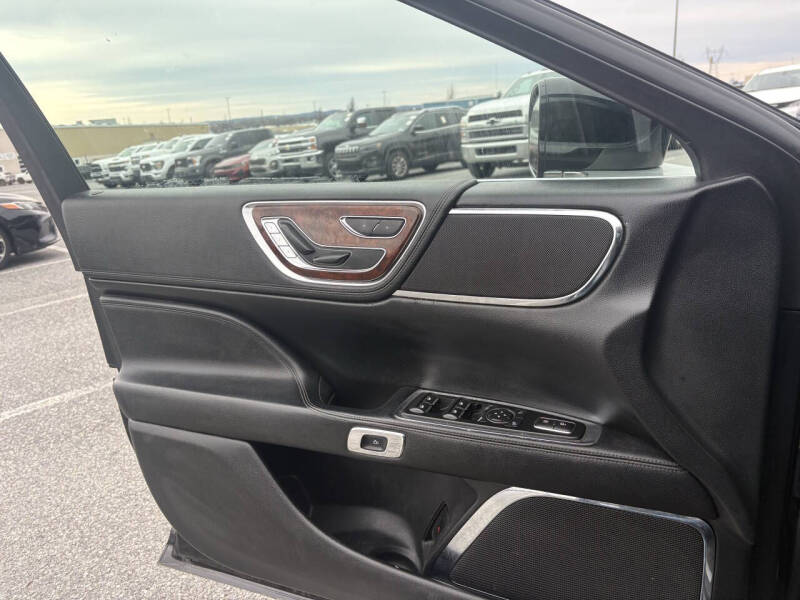 2019 Lincoln Continental Select