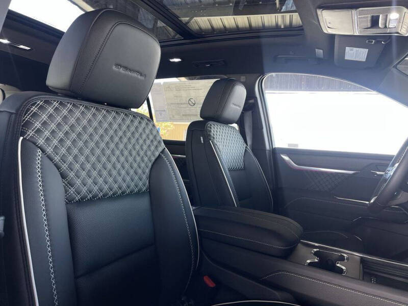 2025 GMC Acadia Denali