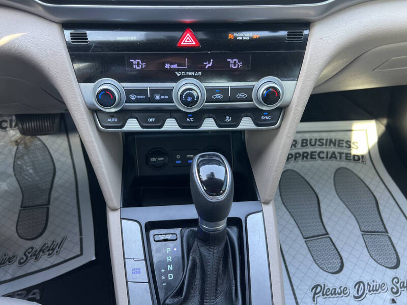 2020 Hyundai Elantra SE