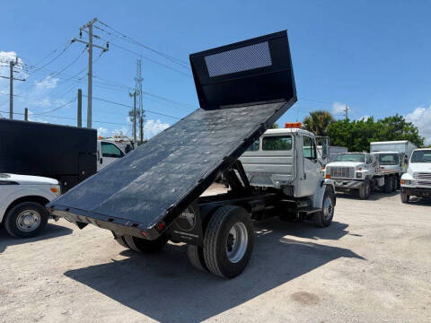2002 Freightliner FL70