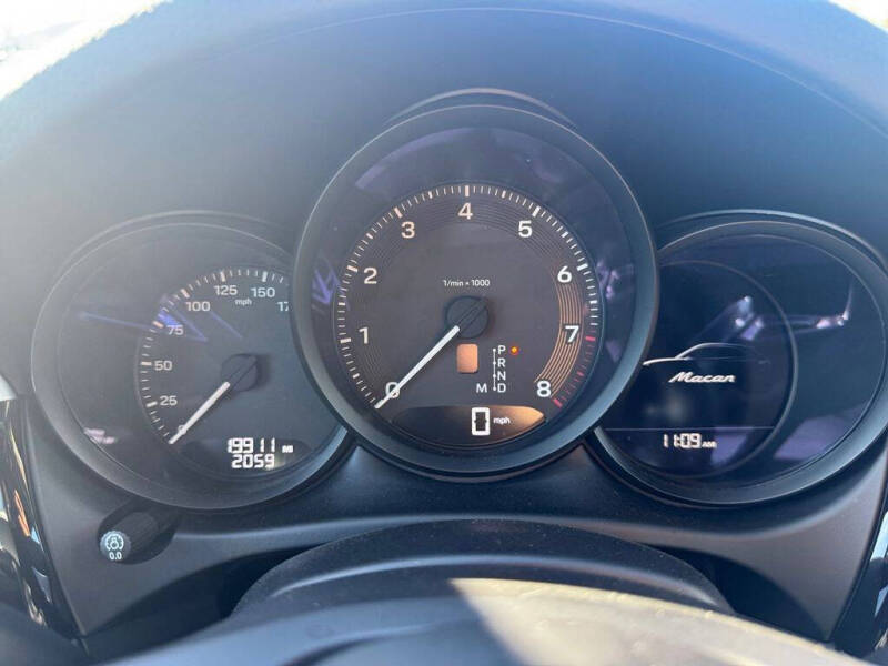 2023 Porsche Macan T