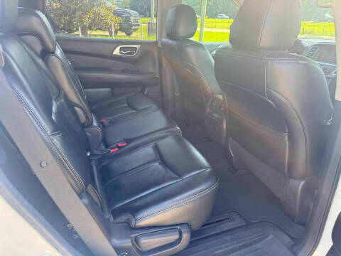 2017 Nissan Pathfinder SL