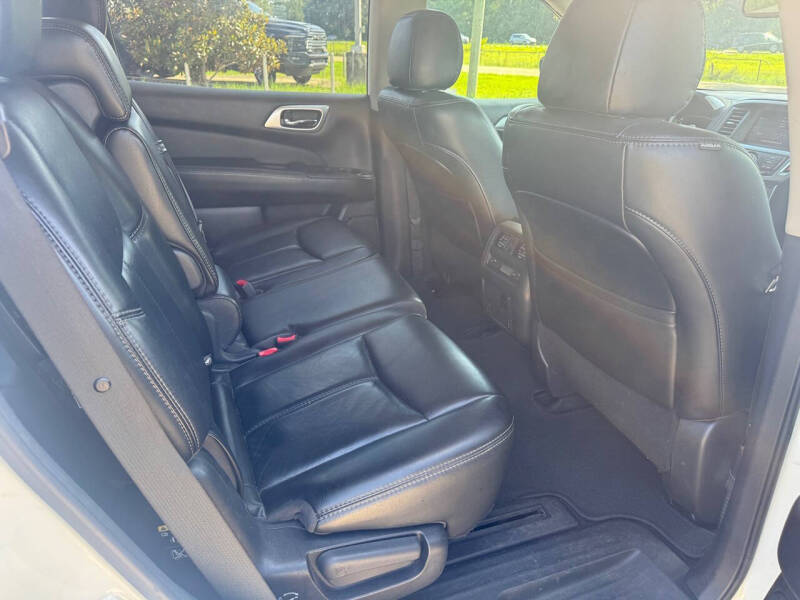 2017 Nissan Pathfinder SL