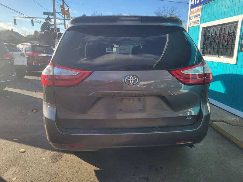 2015 Toyota Sienna LE 8-Passenger