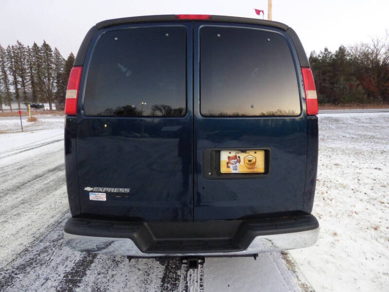 2009 Chevrolet Express LS photo 6