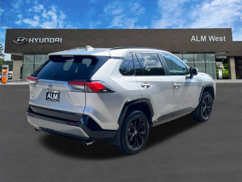 2023 Toyota RAV4 Hybrid SE