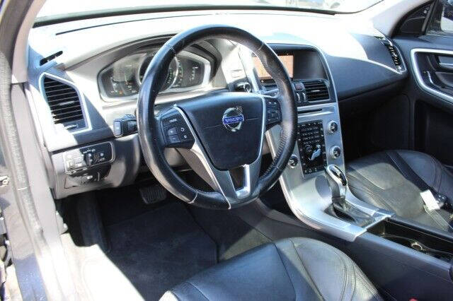 2017 Volvo XC60 T5 Dynamic