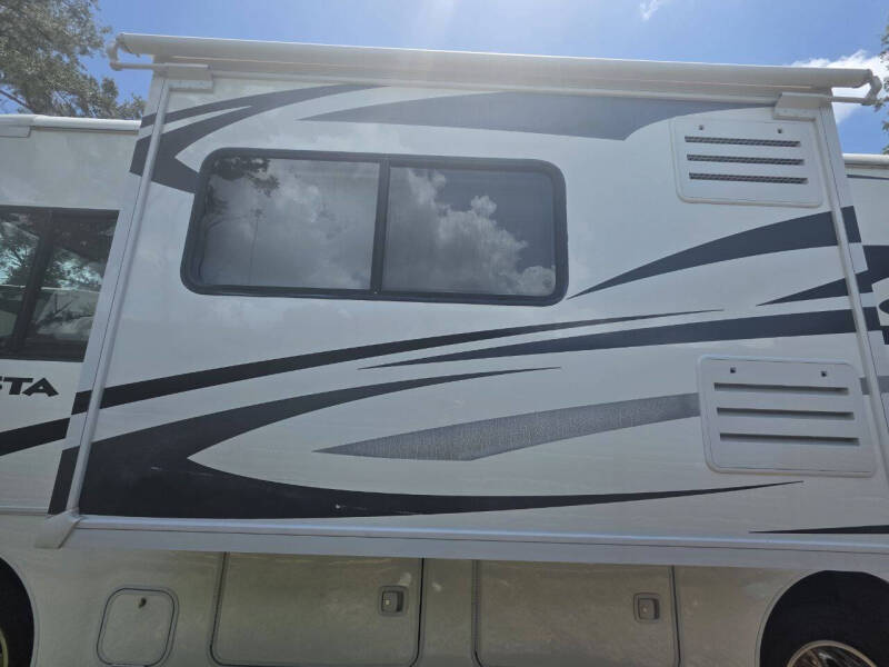 2013 Winnebago Vista