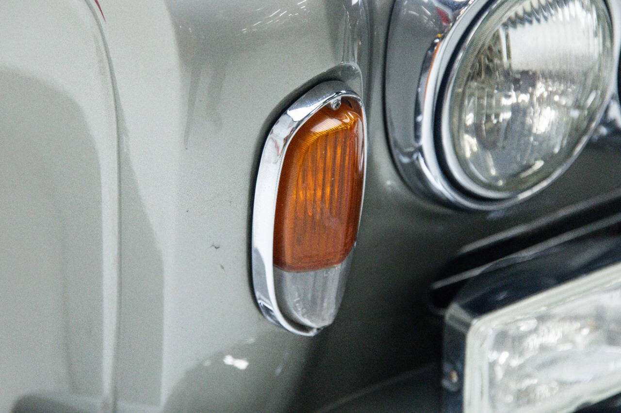 1967 Bentley T1 Saloon 36