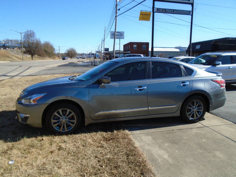 2015 Nissan Altima for sale at PIEDMONT CUSTOM CONVERSIONS USED CARS in Danville VA