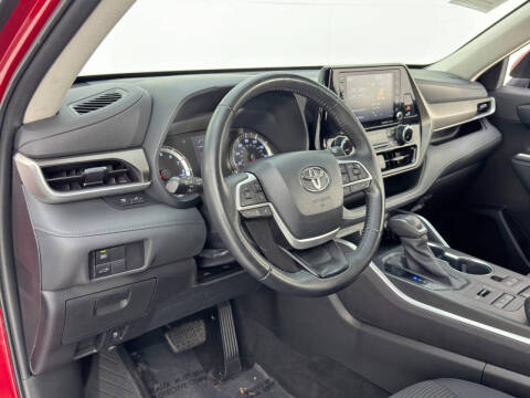 2022 Toyota Highlander LE