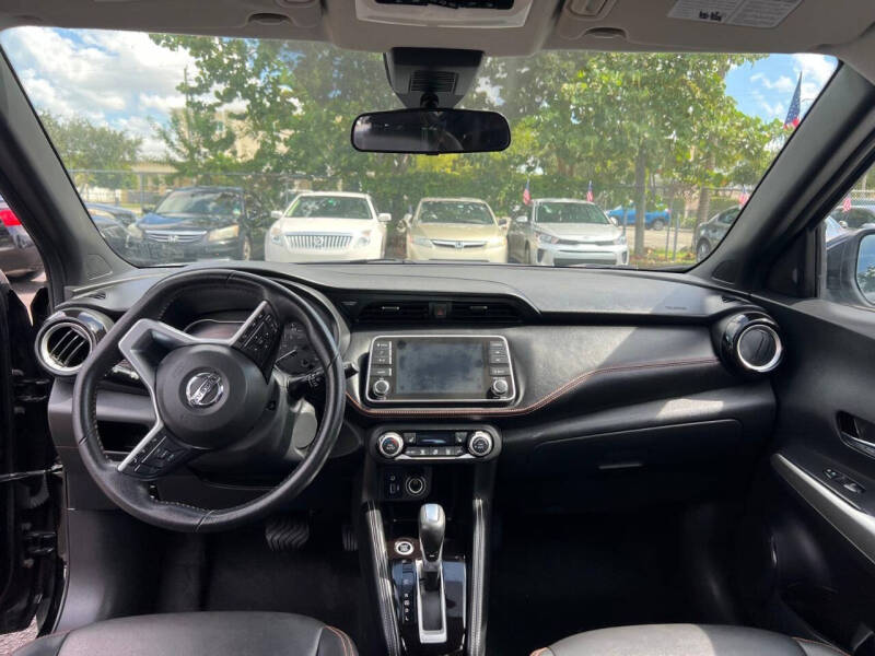 2020 Nissan Kicks SR