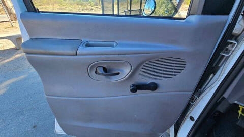 2001 Ford E-Series E-150