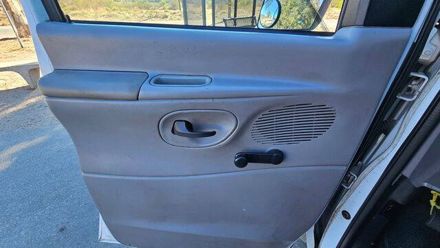 2001 Ford E-Series E-150