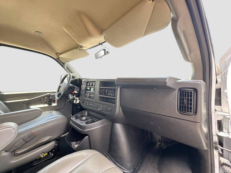 2025 GMC Savana 2500