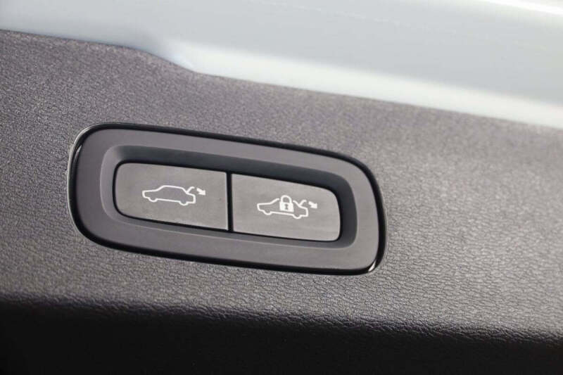 2024 Volvo V60 Cross Country B5 Plus