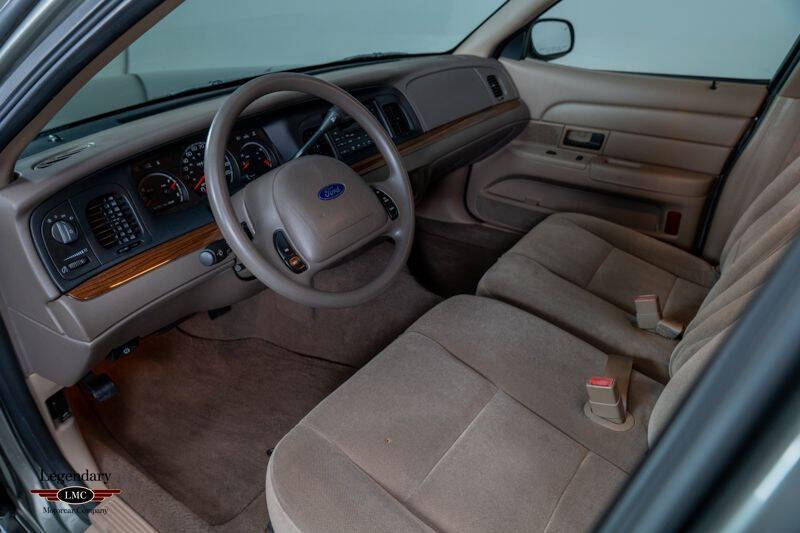 2003 Ford Crown Victoria