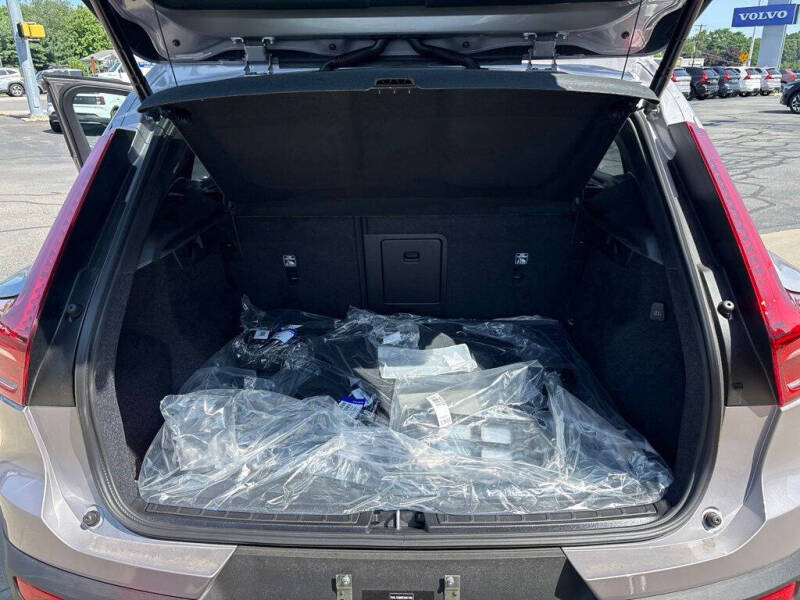 2026 Volvo XC40 B5 Ultra