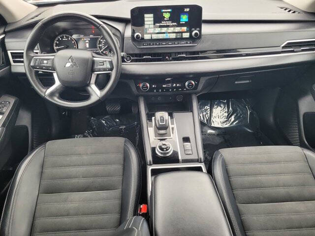 2024 Mitsubishi Outlander SE