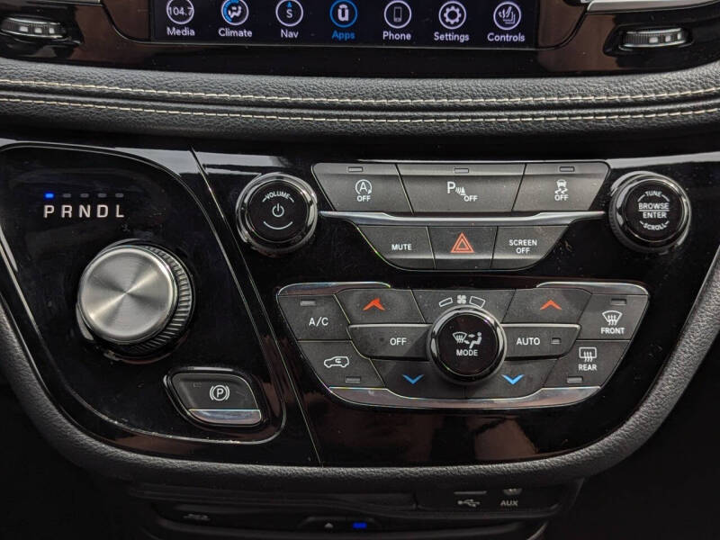 2020 Chrysler Pacifica Limited Red S