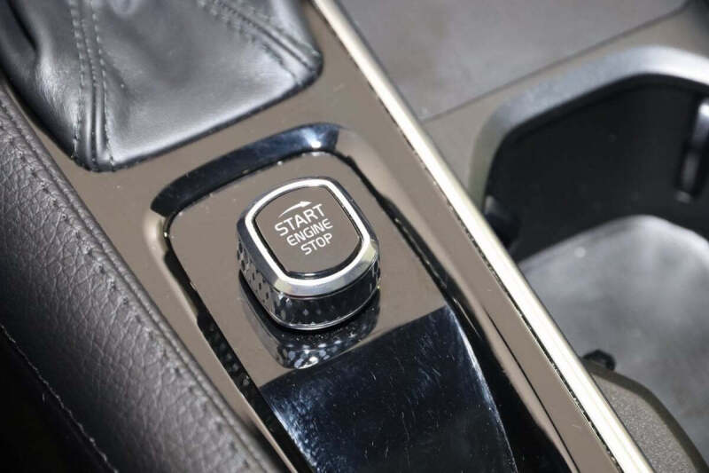 2022 Volvo XC90 T6 Momentum 7-Passenger