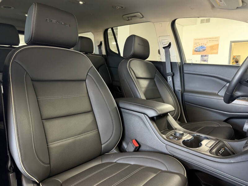 2022 GMC Acadia Denali