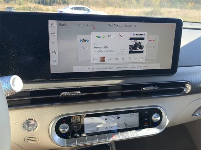 2024 Genesis GV60 Standard