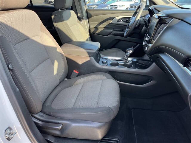 2022 Chevrolet Traverse LT Cloth