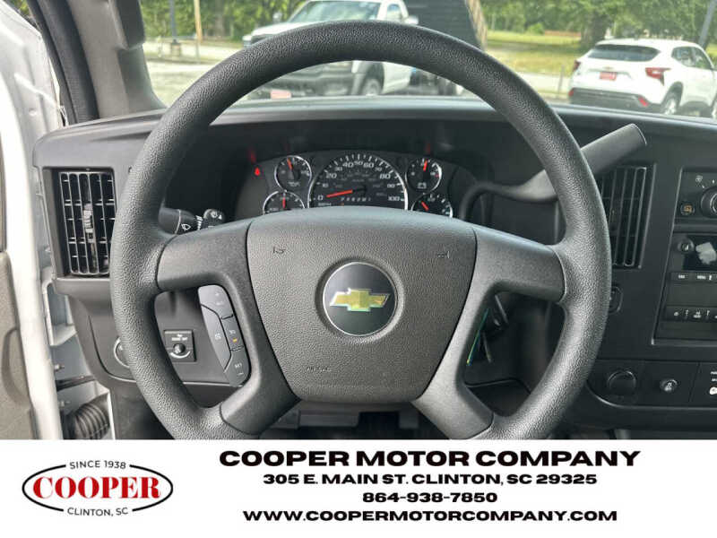 2025 Chevrolet Express LS 3500