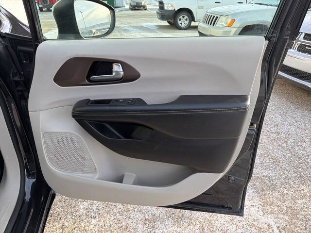 2020 Chrysler Voyager LXi