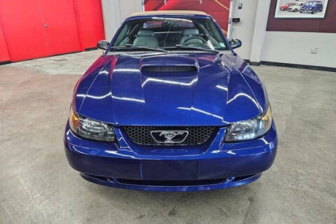 2004 Ford Mustang GT Deluxe