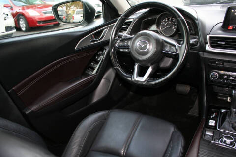 2018 Mazda MAZDA3 Touring