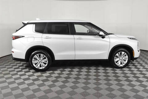 2025 Mitsubishi Outlander ES