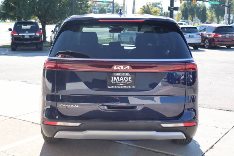 2024 Kia Carnival LX
