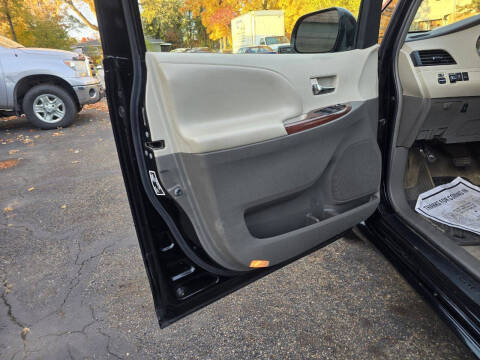 2013 Toyota Sienna XLE 8-Passenger