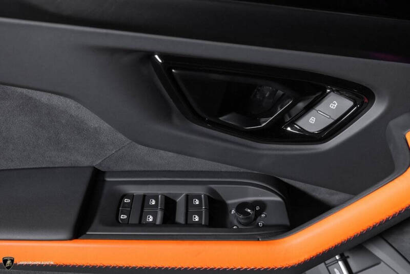 2025 Lamborghini Urus SE